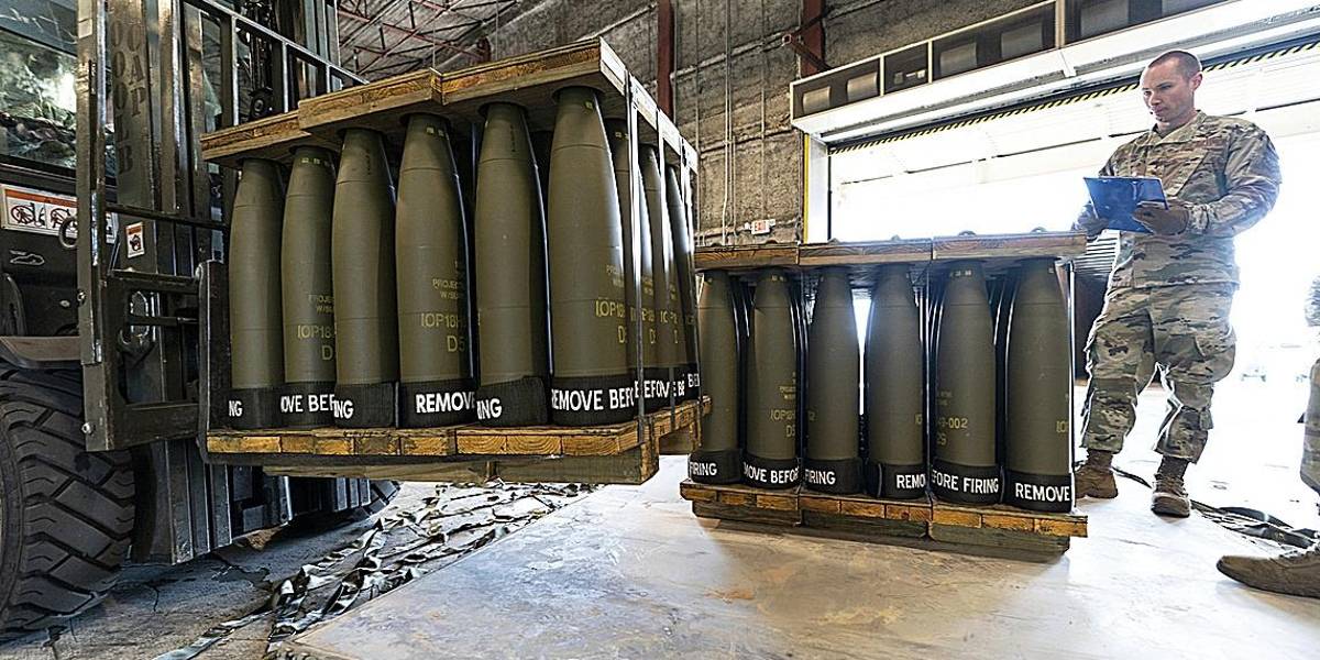 Ucrania recibe 500 millones de euros de la Unión Europea para abastecerse de armas