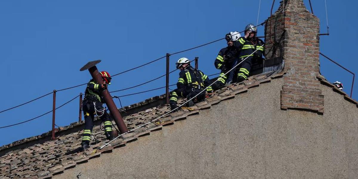El Vaticano instaló una chimenea en la Capilla Sixtina para la elección del sucesor de Francisco