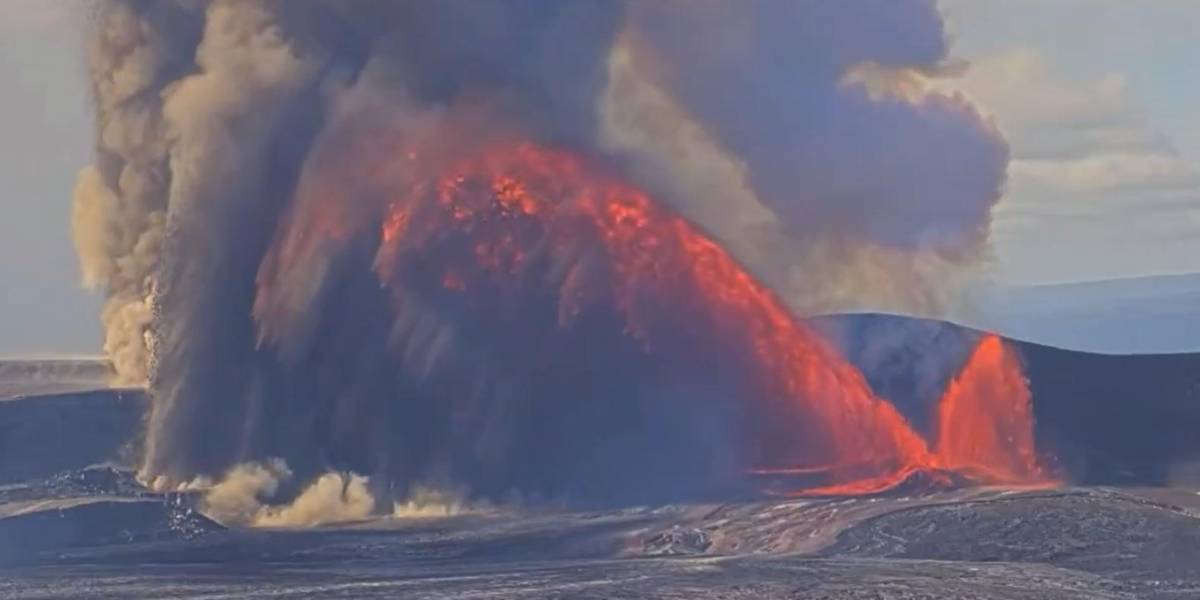 VIDEO | Fuentes de lava brotan del volcán Kilauea de Hawái, que se acerca a un año de erupción