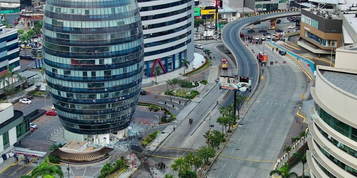 Así quedó la zona donde explotó el coche bomba en Guayaquil