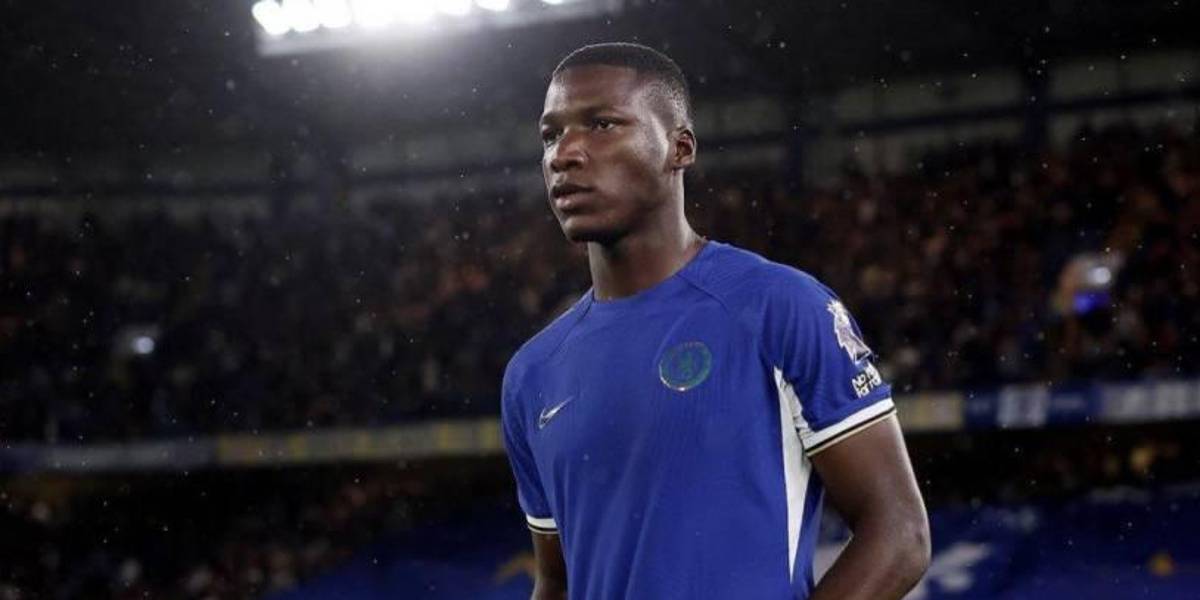 Moisés Caicedo bajó su valor de mercado en Transfermarkt