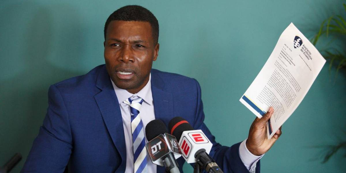 Carlos Tenorio: “El capitán de la selección tiene que ser, por ley, un jugador que sea nacido en Ecuador”