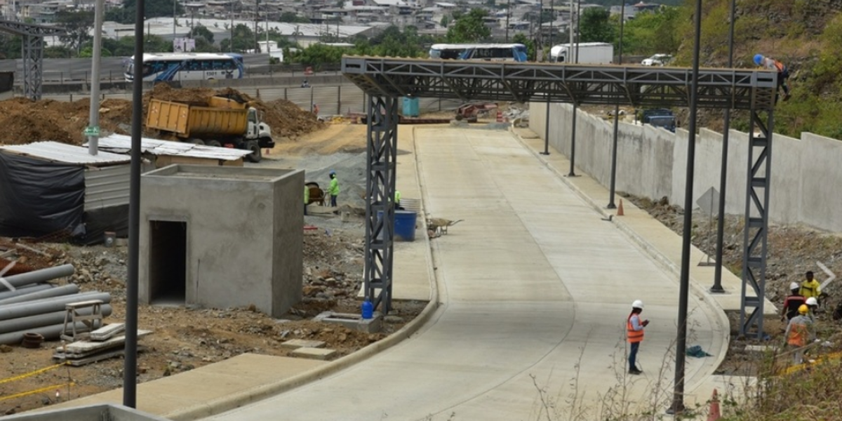 Cierres nocturnos en la Vía Perimetral por la construcción de un nuevo paso peatonal