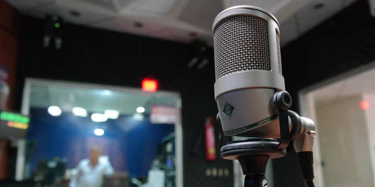 En sus últimos días, el Gobierno de Moreno adjudicó 20 frecuencias de radio al mexicano Ángel González