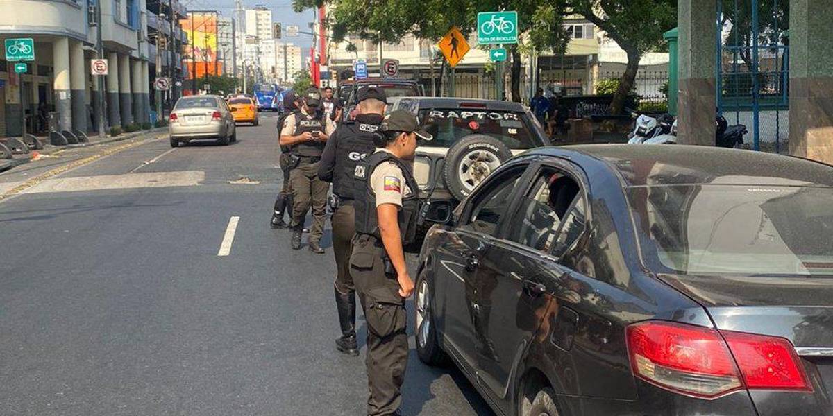 Más de 200 policías se suman al casco comercial de Guayaquil por las compras navideñas