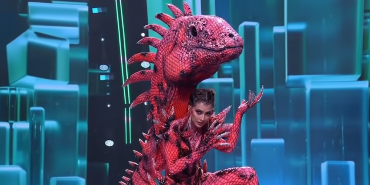 Samantha Quenedit desfila con traje inspirado en la Iguana Rosada de Galápagos en Miss Grand International 2025