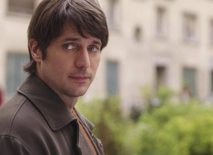 Lucas Bravo en una imagen de la cuarta temporada.