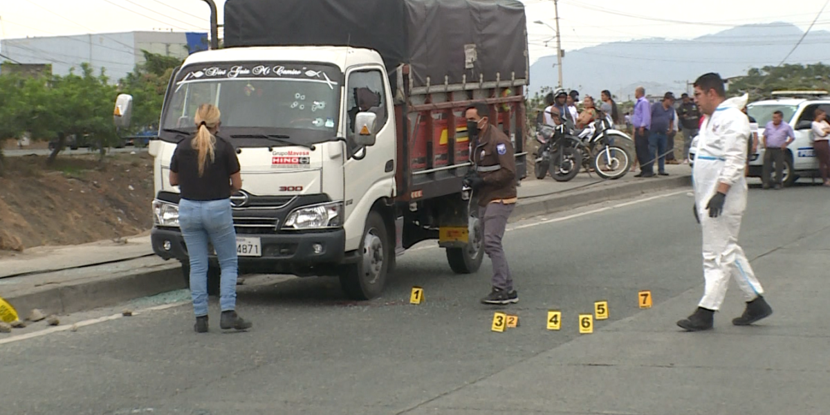 Hombre es asesinado frente a su familia, en la vía Perimetral, al norte de Guayaquil