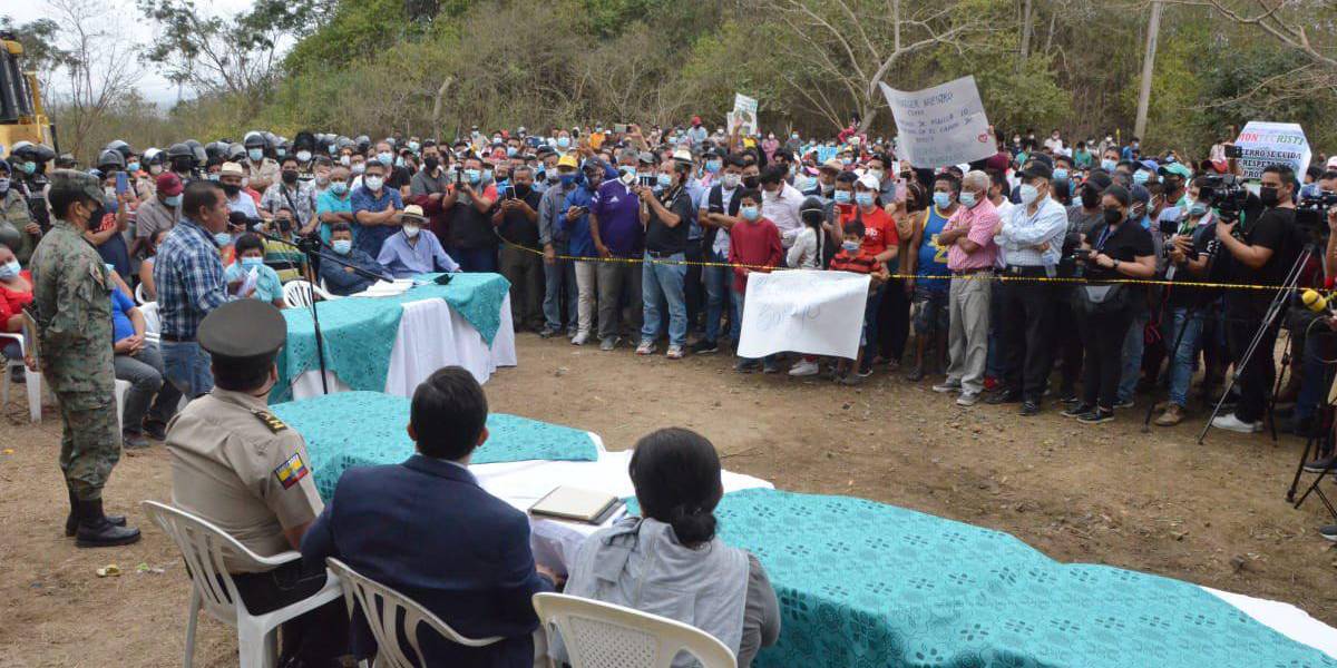 Comuneros y autoridades no logran acuerdo para instalar un radar militar en el Cerro Montecristi