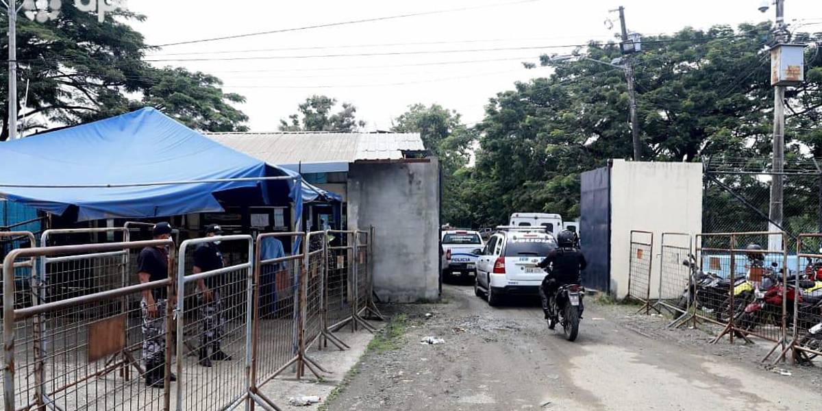 Balacera en la Penitenciaría del Litoral: el SNAI evacúa personal de salud y administrativos