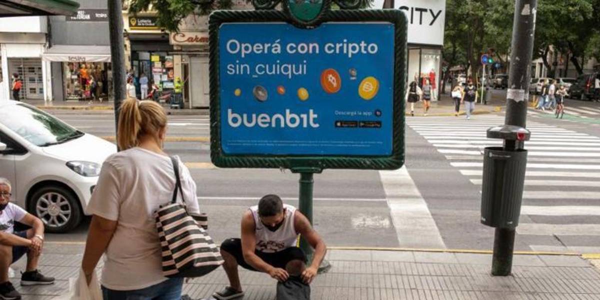 Cómo la crisis ha disparado el uso de criptomonedas en Argentina (y por qué muchos las prefieren al dólar)