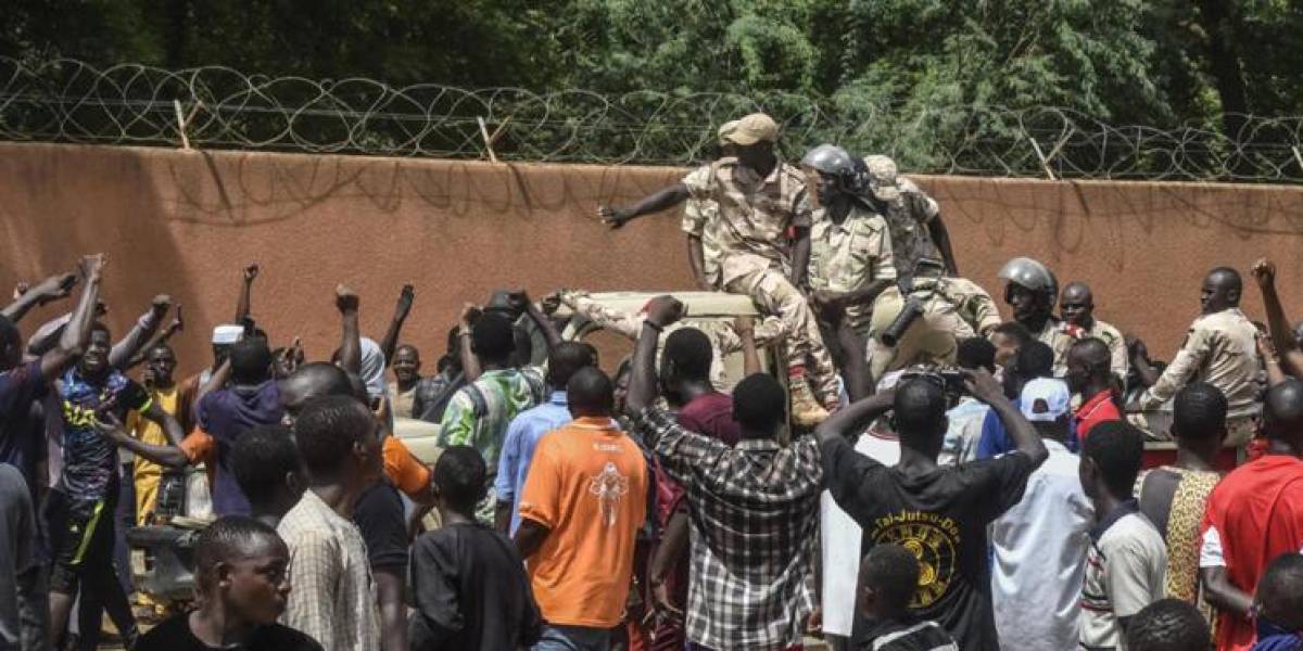 Níger: tres ministros y el líder del partido del presidente depuesto fueron arrestados
