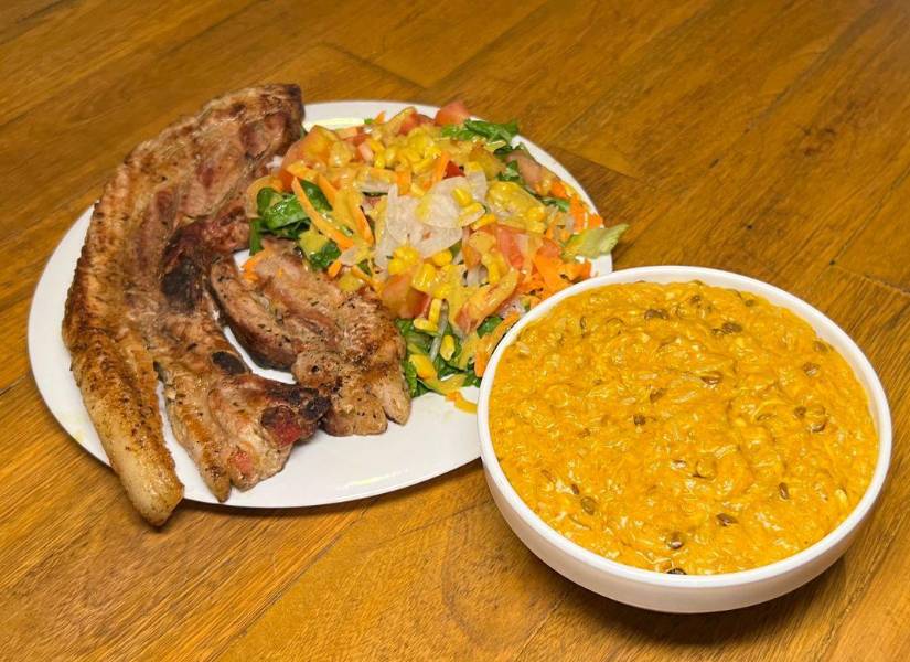 Imagen de un moro de lenteja con costilla de Rincón Rústiko, un restaurante en Samanes, norte de Guayaquil.