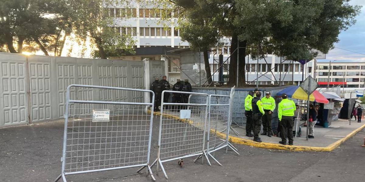 Asesinato Fernando Villavicencio: el cuerpo del candidato presidencial continúa en Medicina Legal