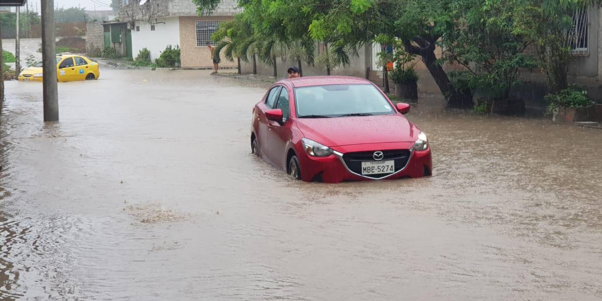 Fuerte invierno provoca inundaciones en 30 sectores de Manabí