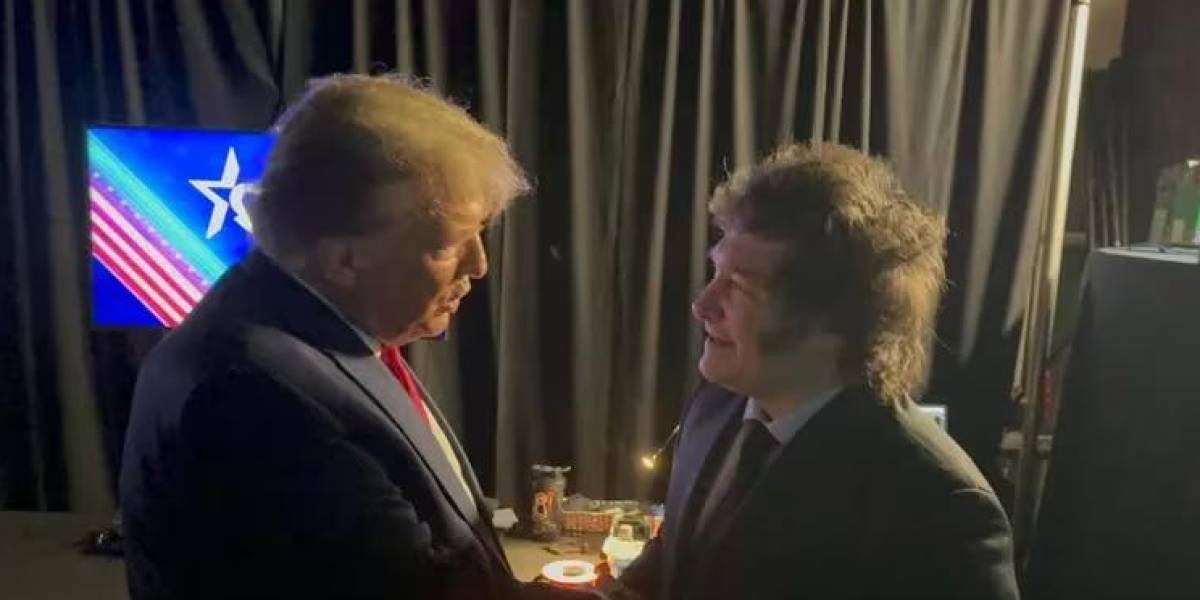 Javier Milei y Donald Trump se abrazan tras un encuentro en una conferencia conservadora en Estados Unidos