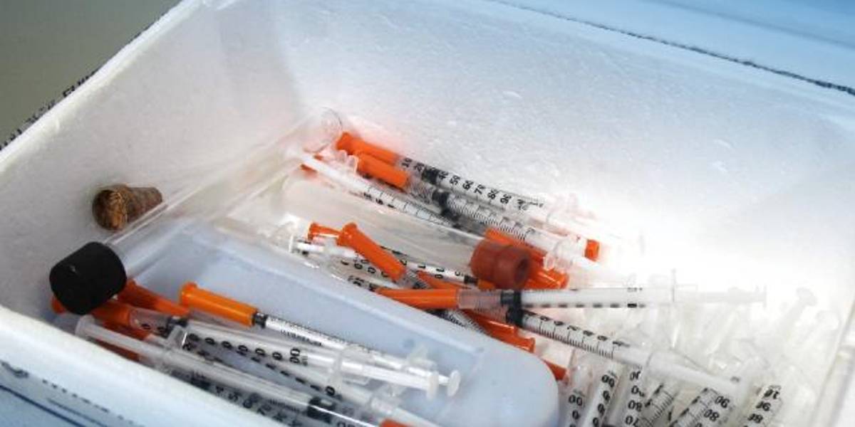 Vacunas falsas se comercializaban en 25 dólares