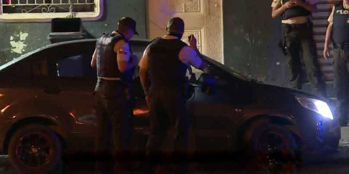 Dos hombres fueron acribillados dentro de un carro, en la avenida 25 de Julio, al sur de Guayaquil