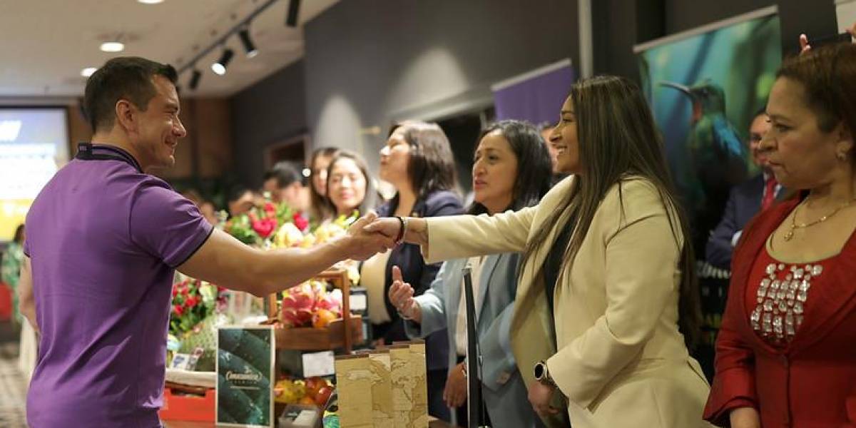 Daniel Noboa se reunió en Madrid con migrantes y emprendedores ecuatorianos