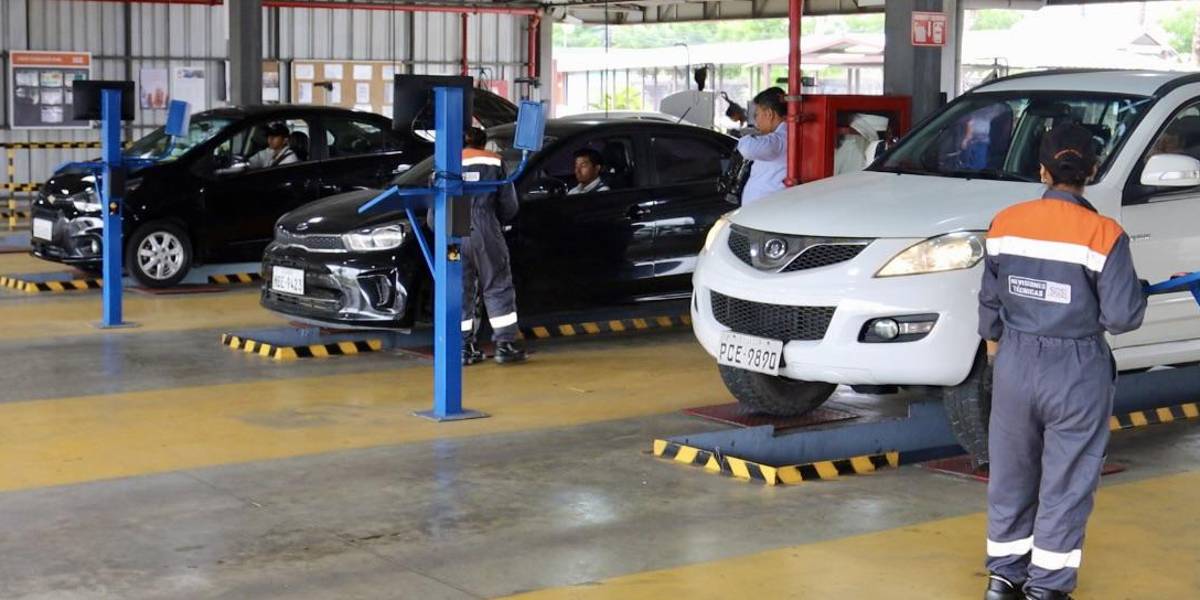 Solo el 31 % de los vehículos que hay en Guayaquil ha cumplido con la revisión técnica en los patios de la ciudad