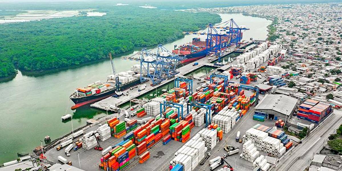 Altos funcionarios del Senae son amenazados con explosivos y una carta intimidatoria