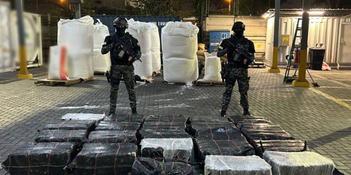 Policía decomisa cerca de una tonelada de cocaína que iba a Barcelona, España