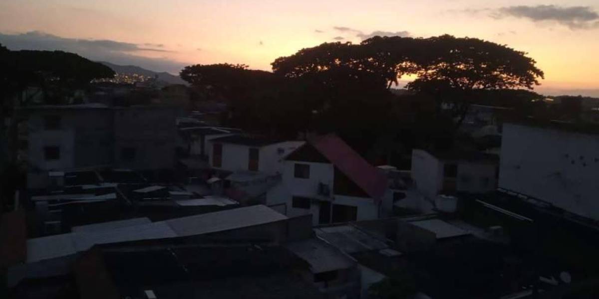 Sectores de Guayaquil, Daule y Samborondón amanecieron sin electricidad
