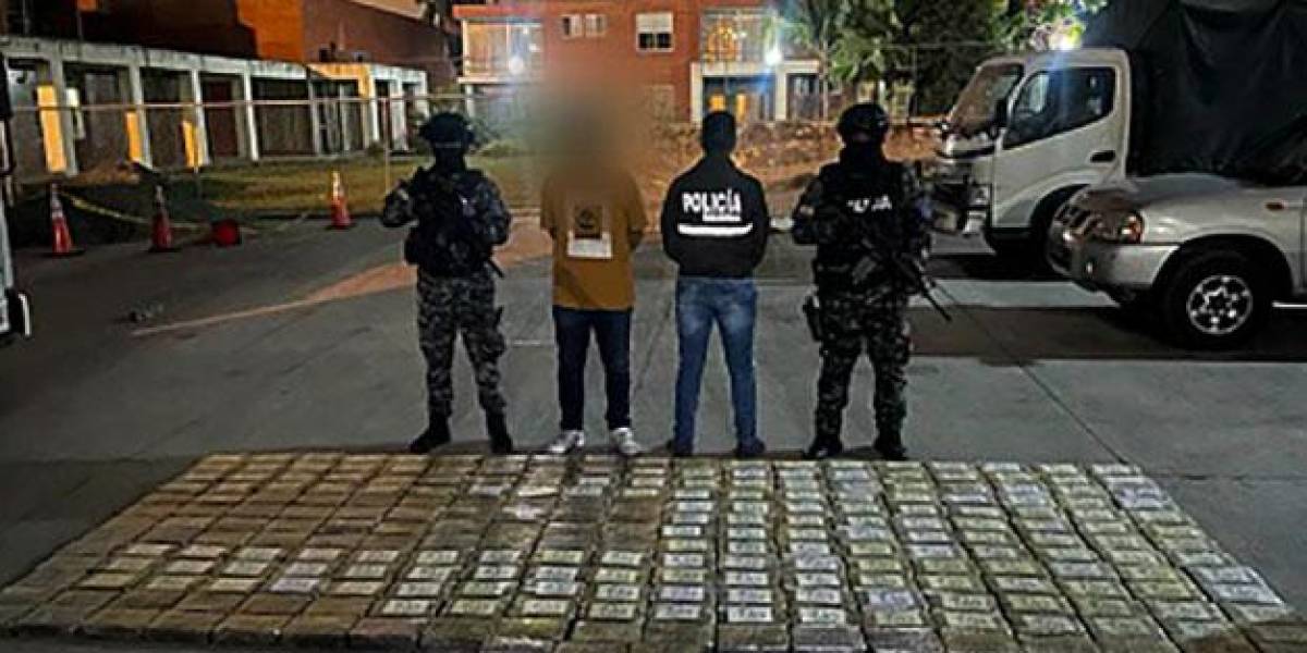 La policía decomisa 247 kilos de cocaína tras perseguir a un vehículo en el sur de Guayaquil