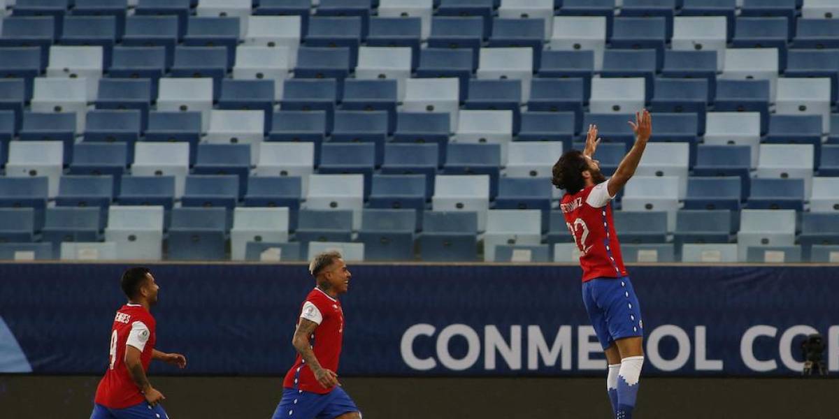 Chile derrota a Bolivia y se afianza en el Grupo A