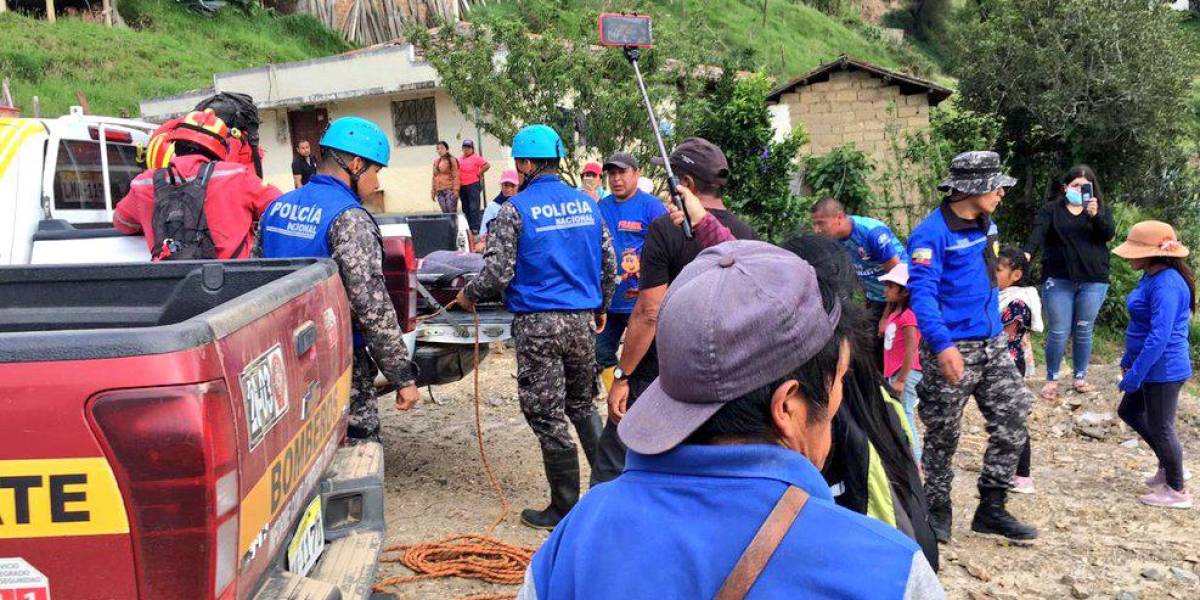 Intensas lluvias provocaron un desbordamiento que arrastró a 4 personas en provincia de Loja