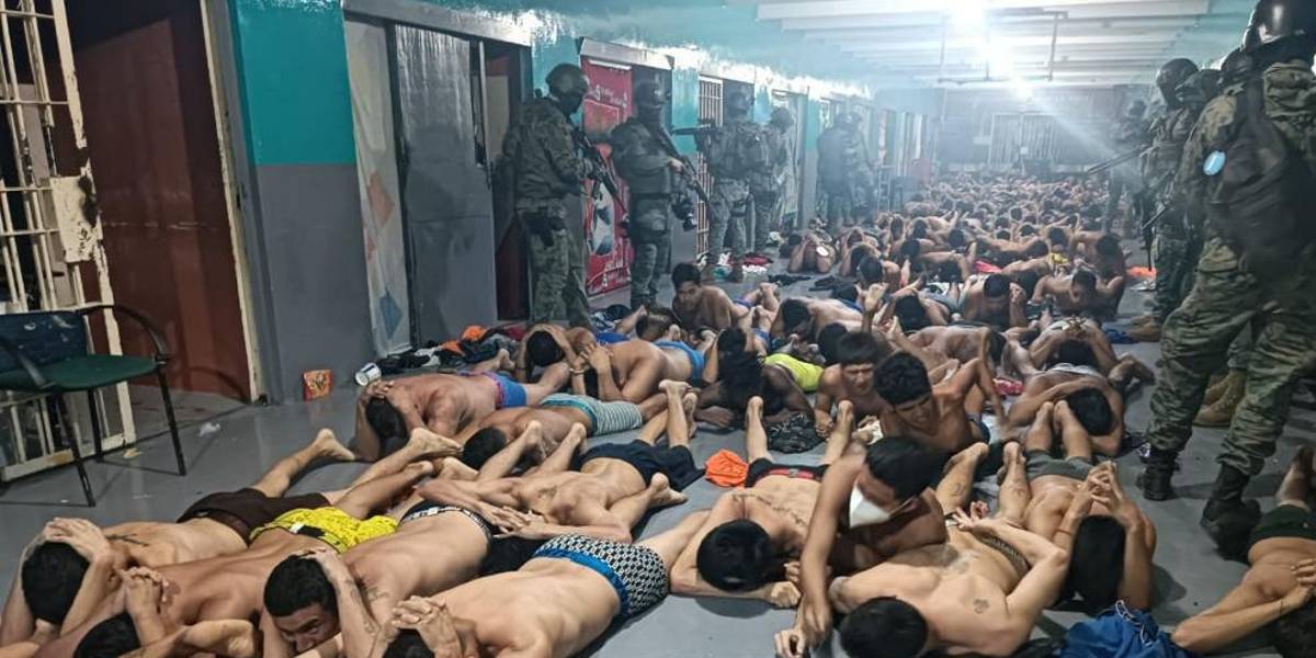 Crisis carcelaria en Ecuador | Militares siguen encontrando arsenal de guerra en la Penitenciaría del Litoral