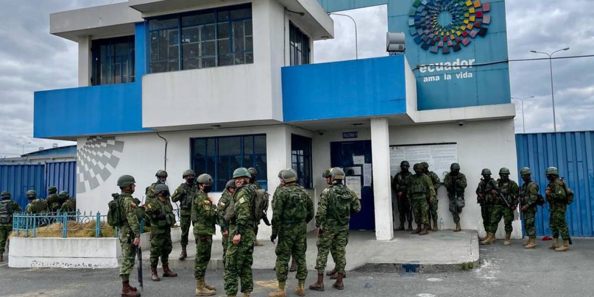 135 reos de la cárcel de Cotopaxi fueron trasladados a otras prisiones