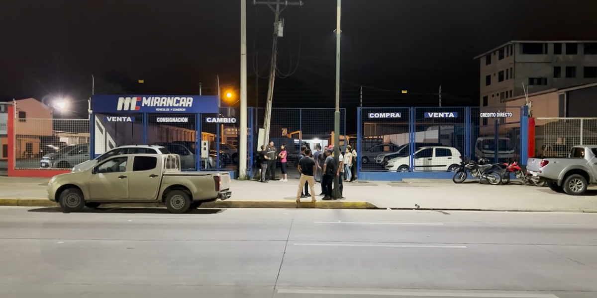 Roban siete carros de un patio de vehículos en Machala