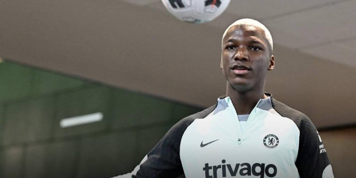 Moisés Caicedo luce su nuevo look para pelear por un puesto a torneo europeo con el Chelsea