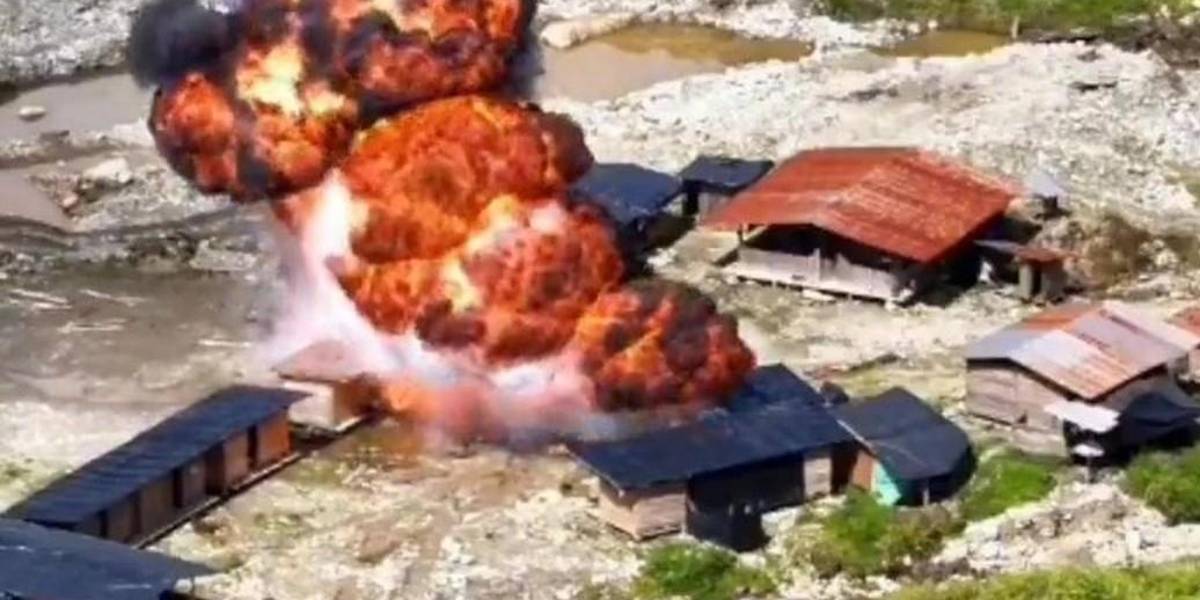 Las Fuerzas Armadas bombardearon campamentos ilegales en el Alto Punino, Orellana