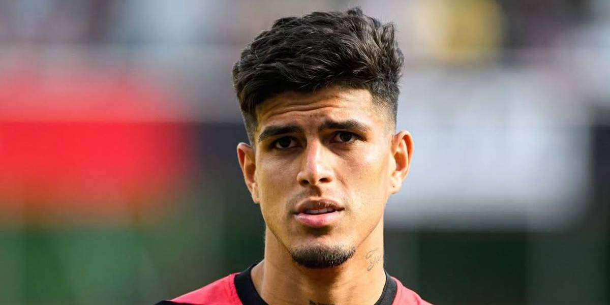 Bayer Leverkusen no quiere perder a Piero Hincapié en el mercado de fichajes