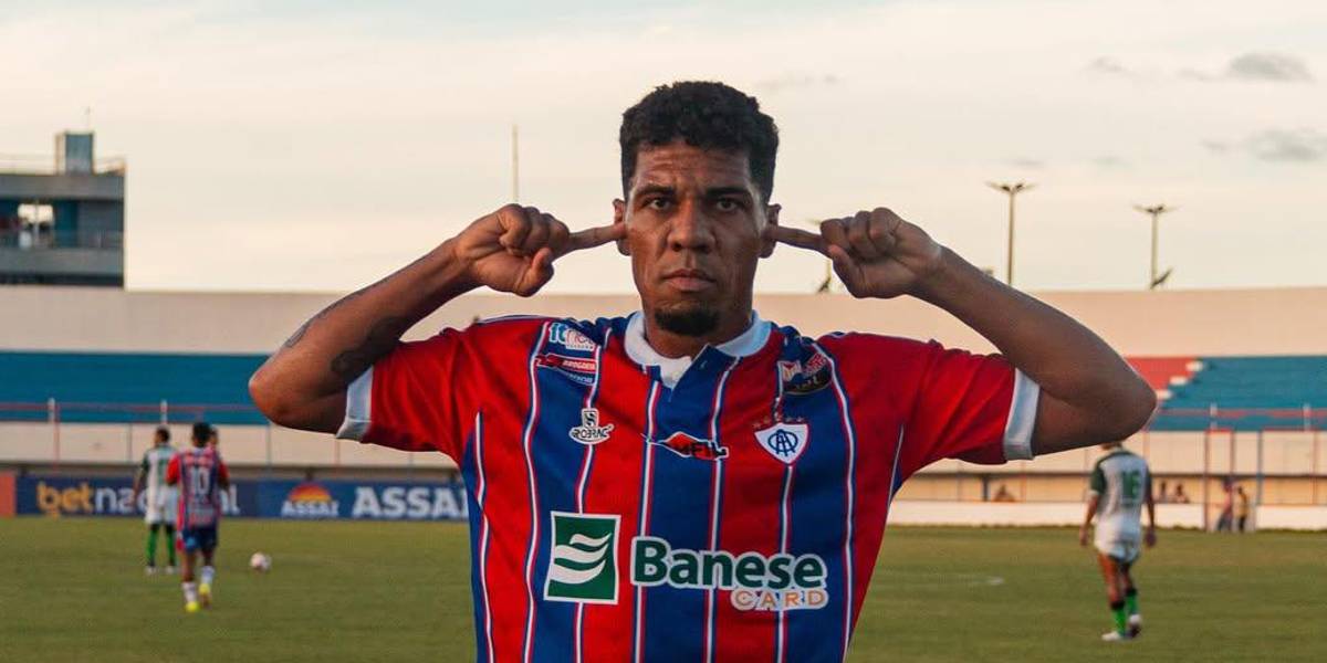 (VIDEO) La grave lesión de un jugador al celebrar como Cristiano Ronaldo