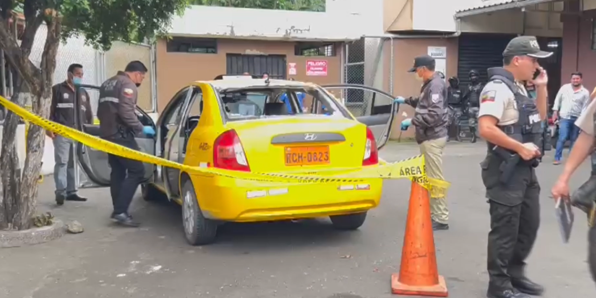 Quevedo: pareja es asesinada dentro de un taxi; un hombre resultó herido