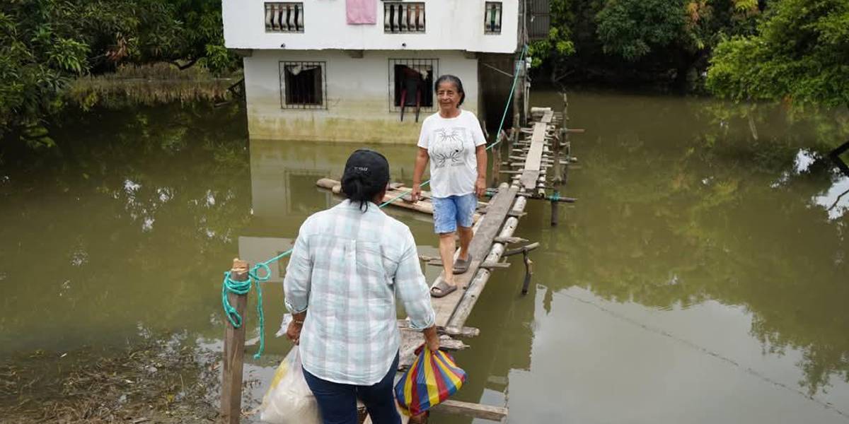 Guayas: Más de 2 200 familias afectadas por las inundaciones en Santa Lucía