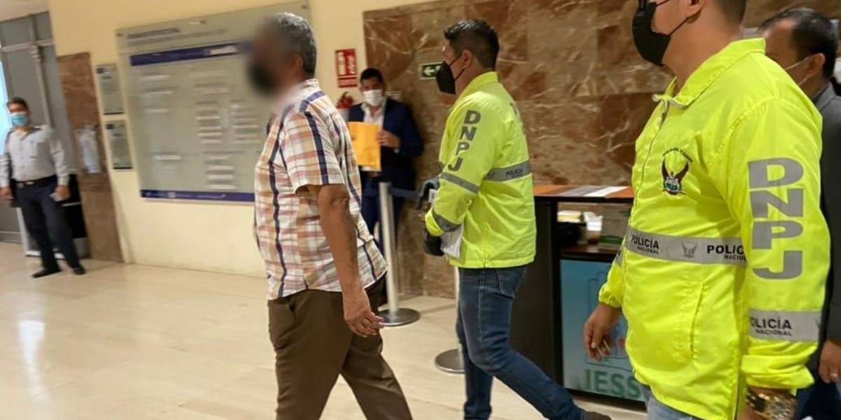 Detiene a empleado del Teodoro Maldonado por presunta alteración de evidencia durante investigación