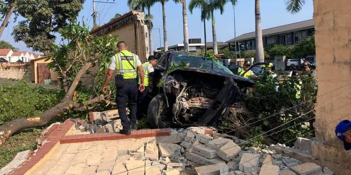 Un adulto mayor muere tras sufrir un infarto mientras conducía, en Samborondón
