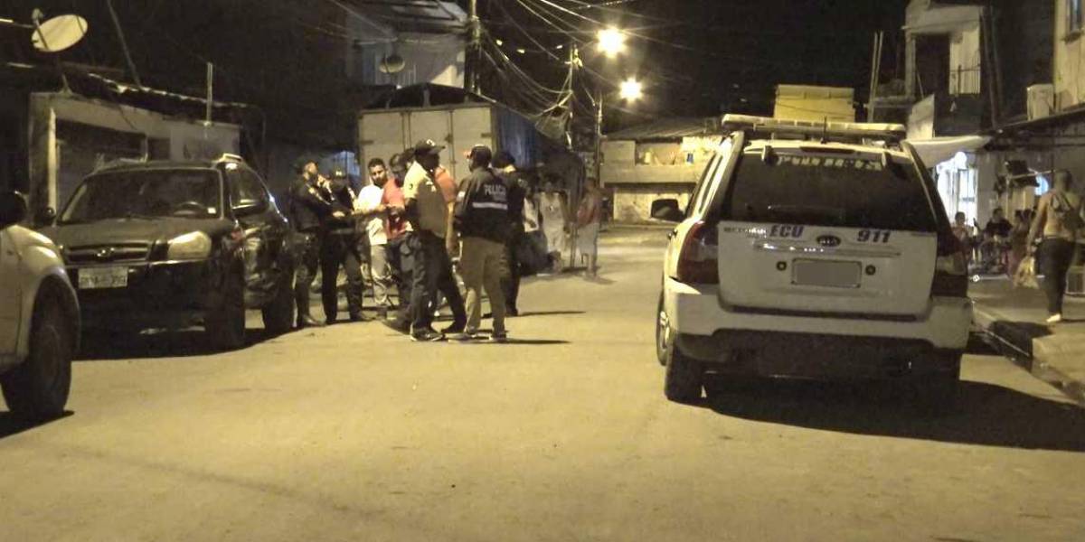 Dos hombres fueron baleados en Jujan, provincia del Guayas, cuando ingresaban a un restaurante