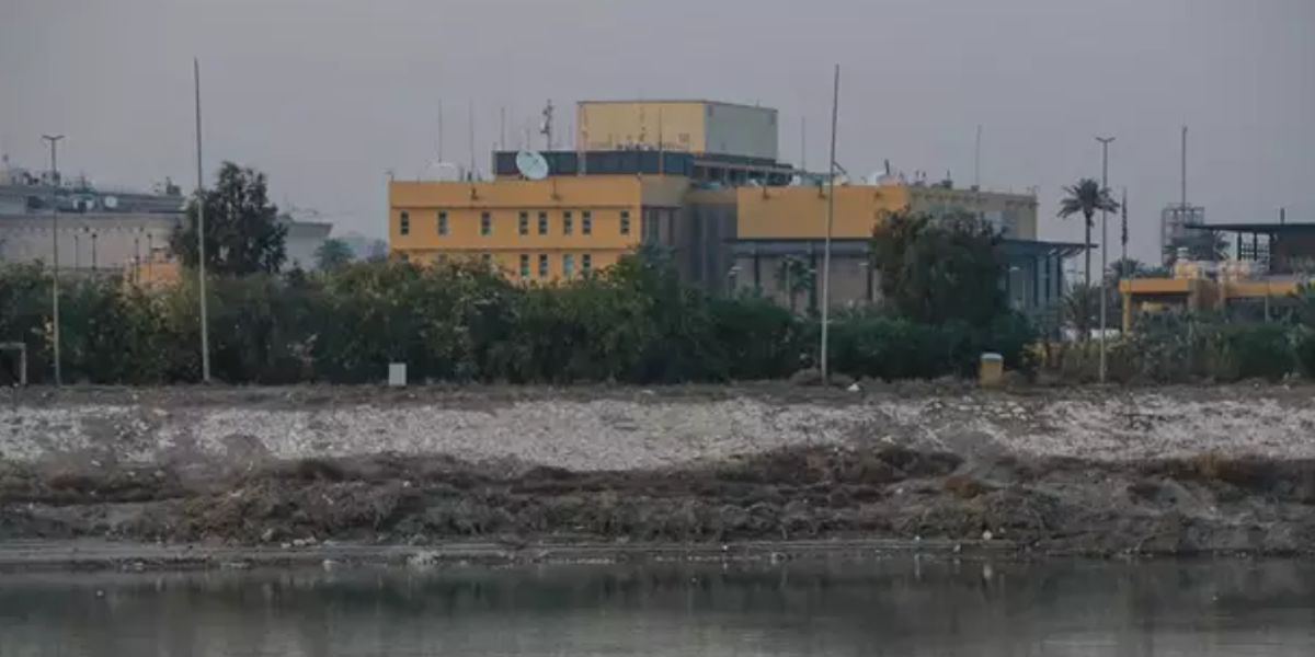 Al menos cinco cohetes impactan cerca de la embajada de EE.UU. en Irak, sin causar víctimas