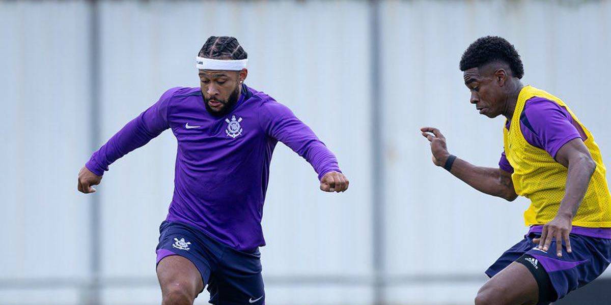 Félix Torres se peleó con Memphis Depay en la práctica del Corinthians