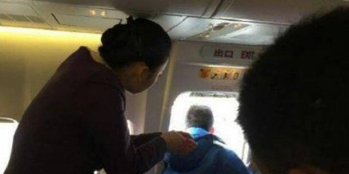 VIDEO | Aterrizaje de emergencia en Corea del Sur: pasajero abre la puerta del avión en pleno vuelo