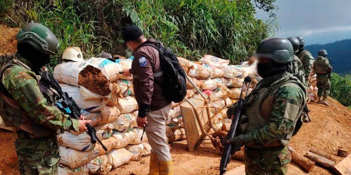 Loja: Oficial de la Policía acusado de robar material aurífero apeló a la prisión preventiva