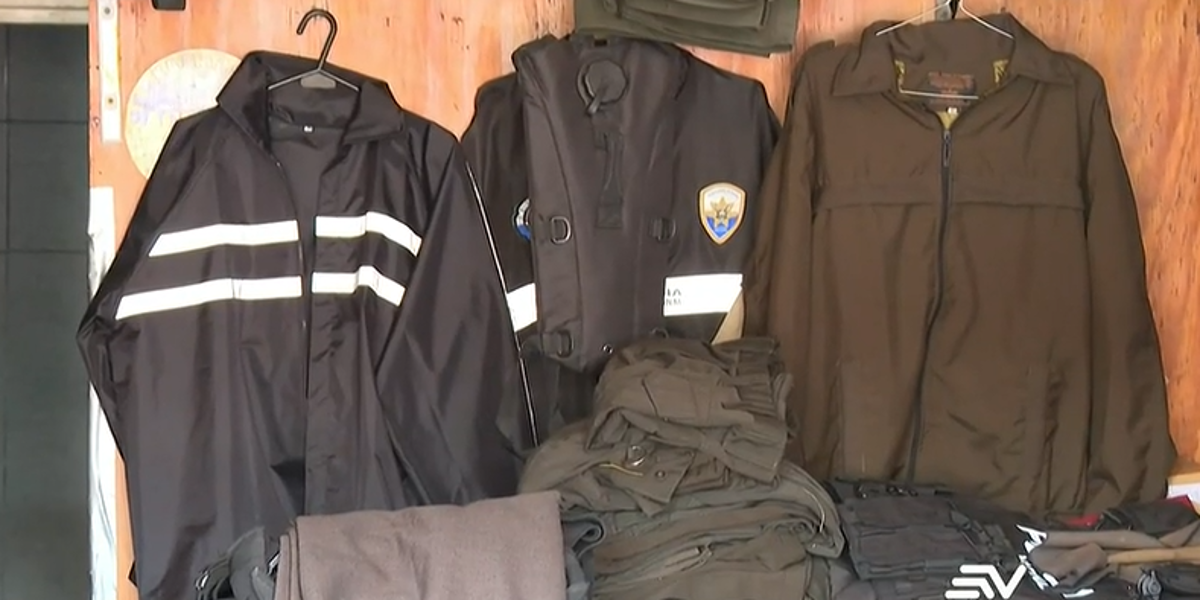 Autoridades ejecutan controles en locales de Guayaquil que venden uniformes policiales