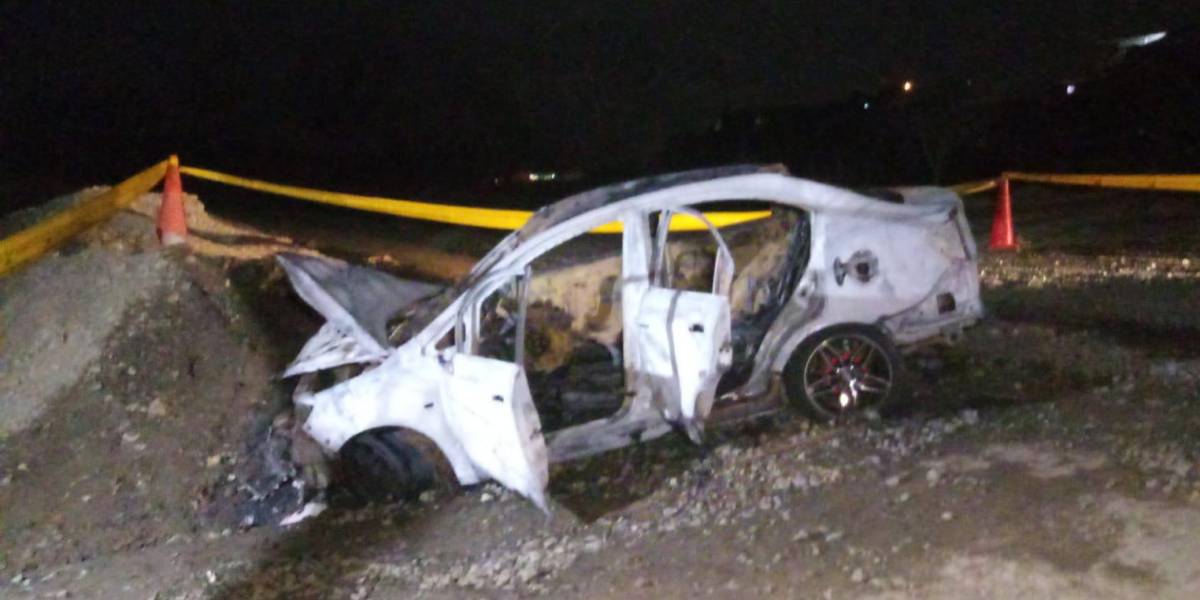 Secuestran a dos jóvenes en Manta, policía halló un carro incinerado