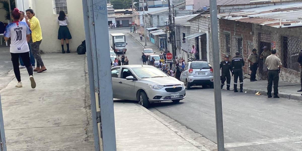 Mujer es asesinada afuera de una escuela, en el noroeste de Guayaquil
