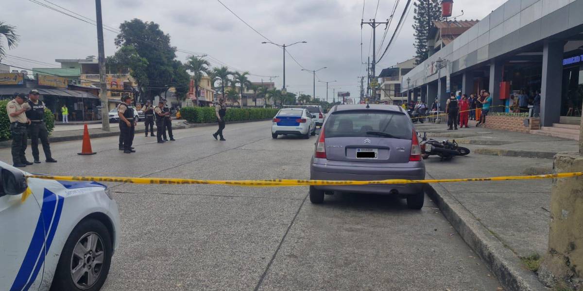 Un motociclista es asesinado afuera de una plaza comercial en el norte de Guayaquil